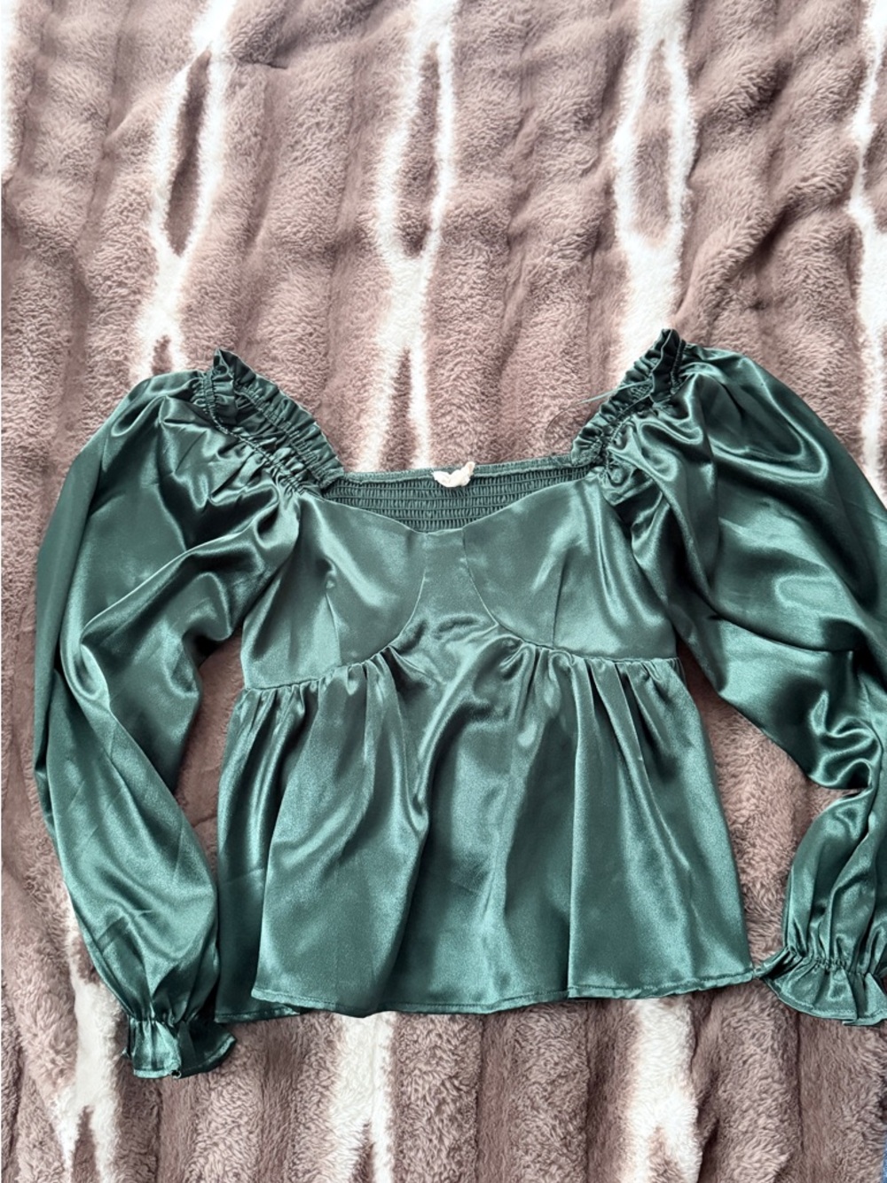 entro Emerald Satin Puff-Sleeve Peplum Blouse